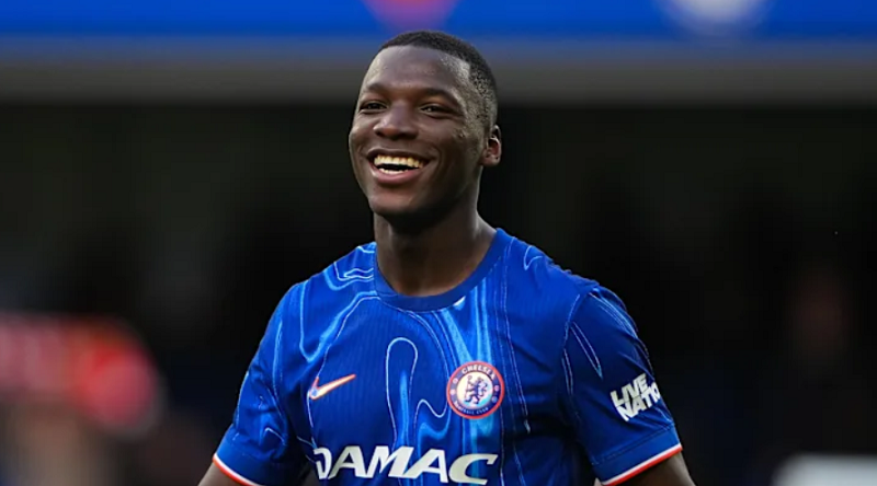 moises-caicedo-va-man-trinh-dien-110-trieu-bang-khien-ca-ngoai-hang-anh